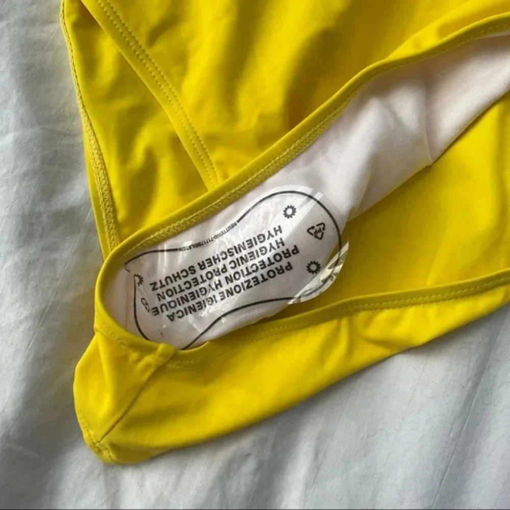 Mama Yellow Graphic One apiece Bathing Suit Swimwear L New - Picture 6 of 8